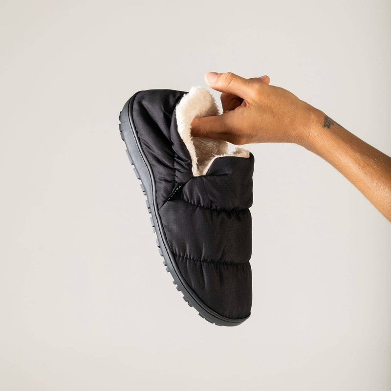 VOITED CloudTouch® Slippers - Lightweight, Indoor/Outdoor Fleece-Lined Camping Slippers - Black Footwear VOITED 